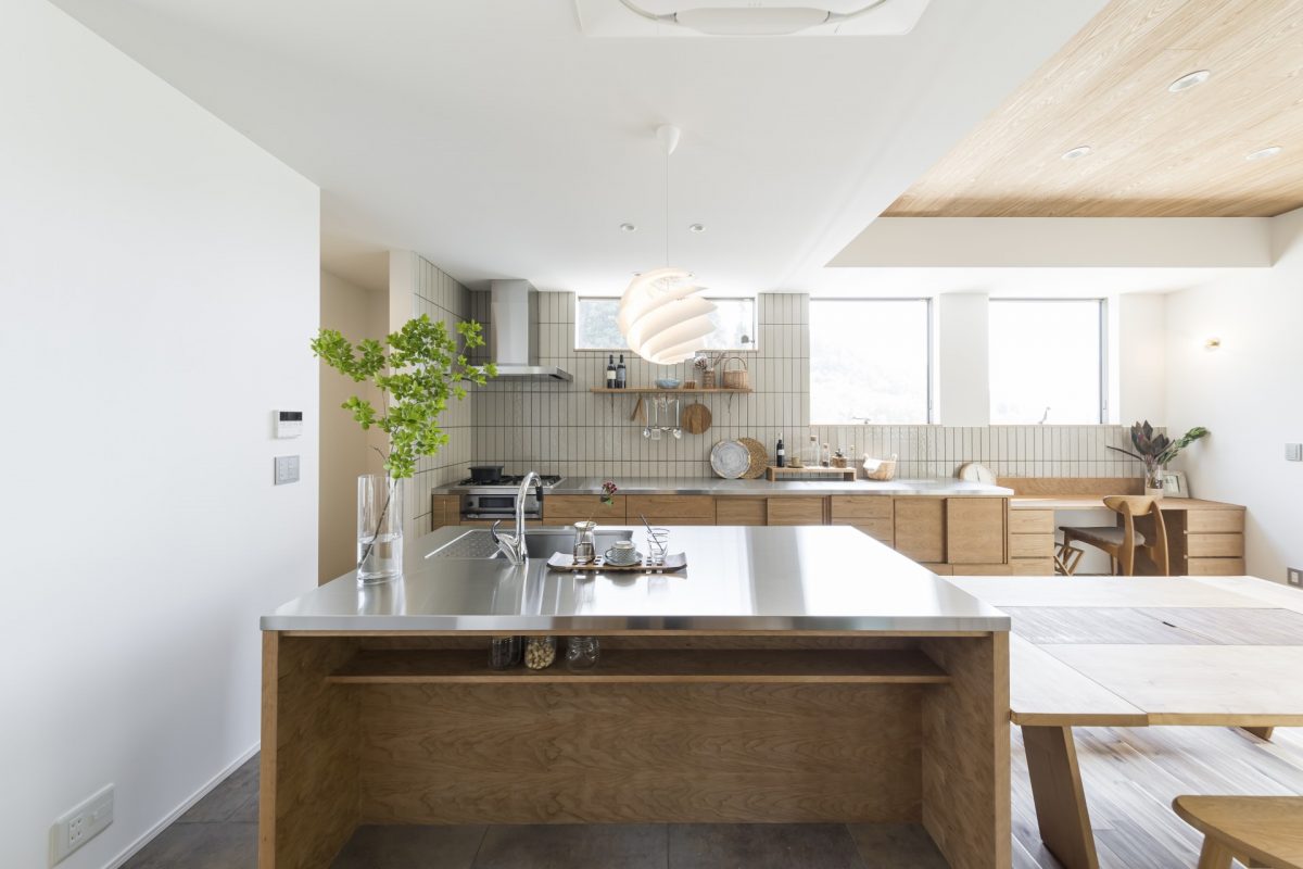 オーダーメイドキッチンと収納計画で叶える、美しく暮らしやすい住まい