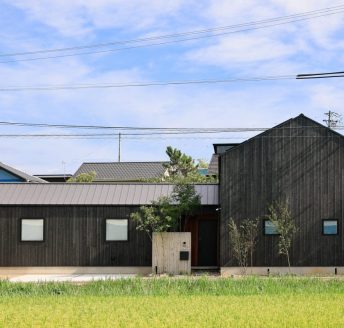 自然に馴染む家にしたくて..