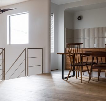 角を取るだけで、暮らしはやさしくなる。壁を“丸く”仕上げるという選択