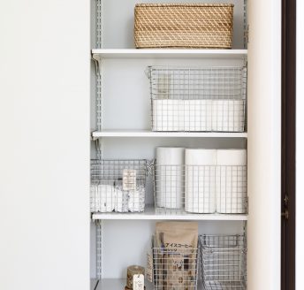 キッチンがすっきり片づく。パントリー事例 ― 暮らしを整える、収納のかたち