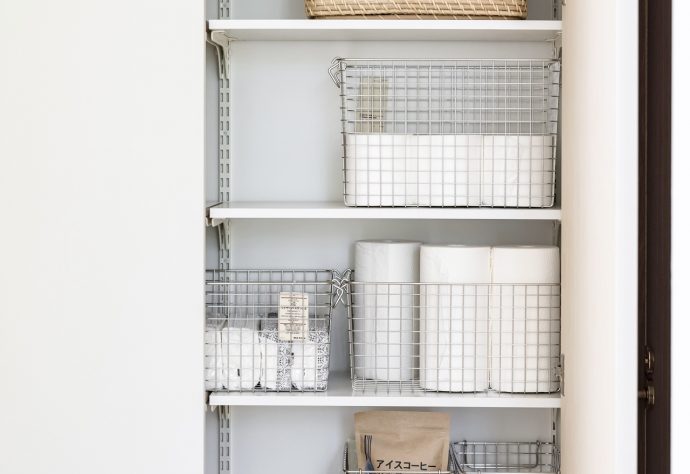 キッチンがすっきり片づく。パントリー事例 ― 暮らしを整える、収納のかたち