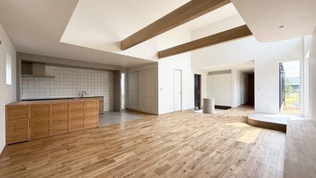 自然と繋がる、大空間のある平屋 完成見学会